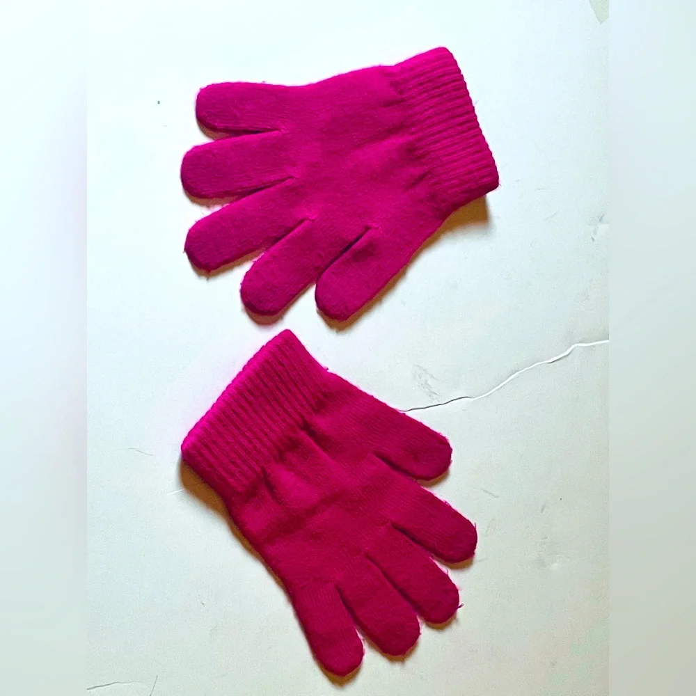Warm stretchy, knitted, fuchsia colored gloves, SIZE: one size